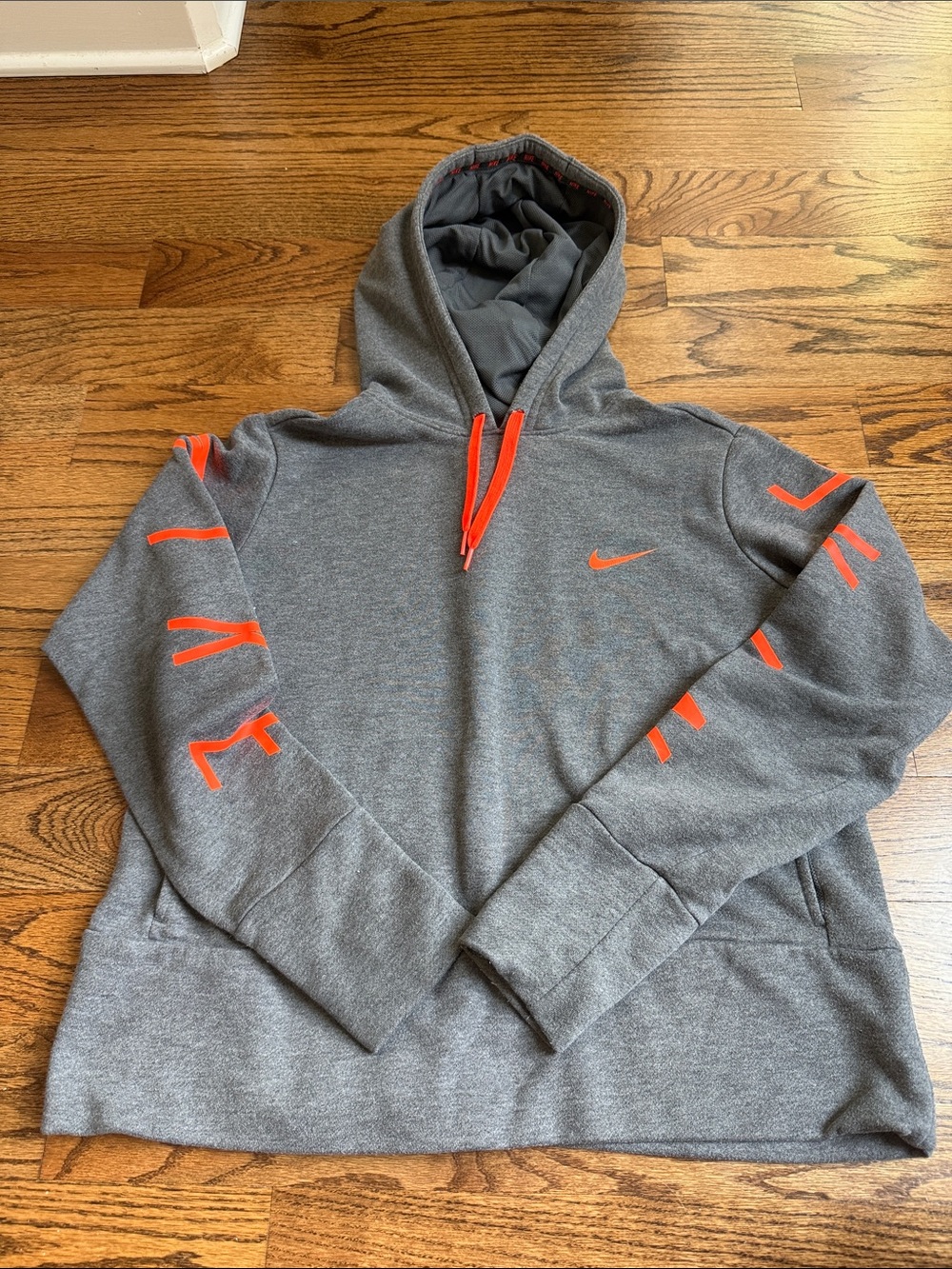 Nike Dri-FIT Therma Hoodie Women’s Medium Gray Orange Hoodie